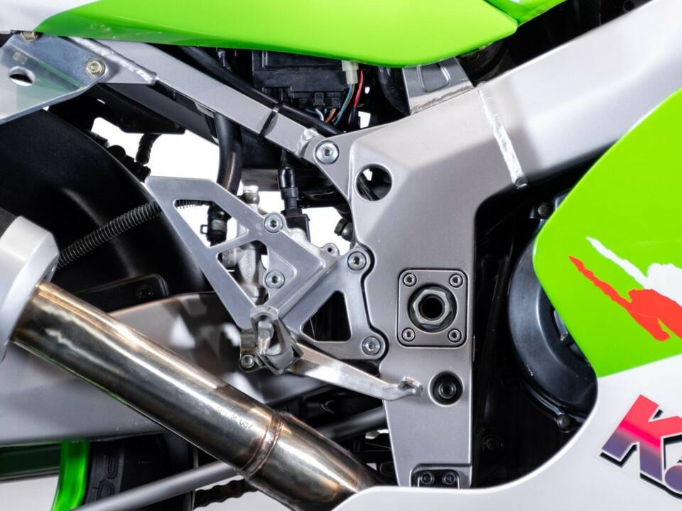Afbeelding 26/35 van Kawasaki ZX-R 750 J/R (1993)