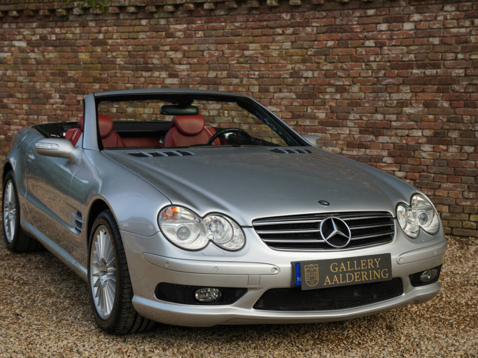 Image 15/50 of Mercedes-Benz SL 55 AMG (2004)