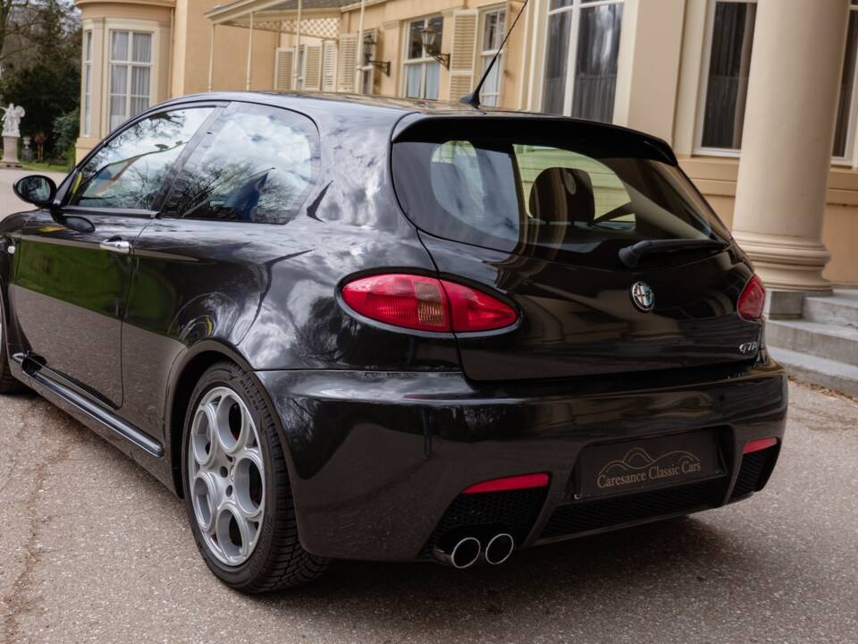 Image 18/60 of Alfa Romeo 147 3.2 GTA (2003)