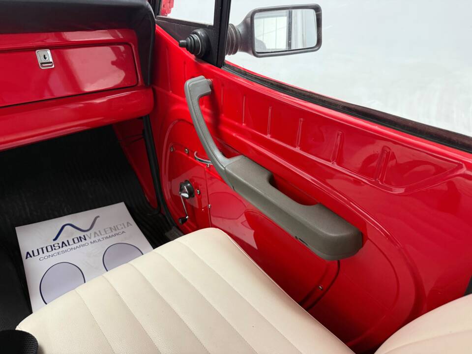 Image 18/20 of Jeep DJ-5F (1977)