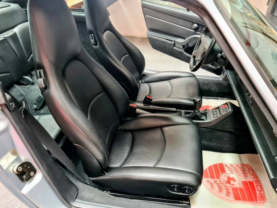 Immagine 13/34 di Porsche 911 Carrera (1996)