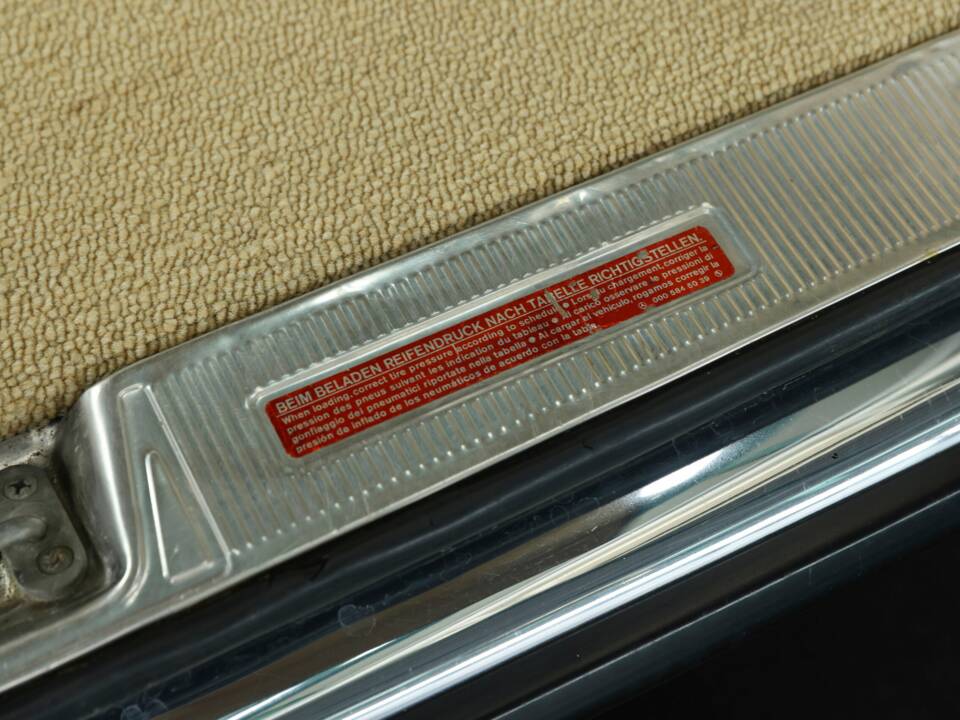 Image 34/49 of Mercedes-Benz 230 TE (1981)