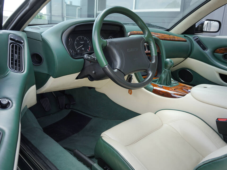Image 14/40 of Aston Martin DB 7 Vantage (2000)