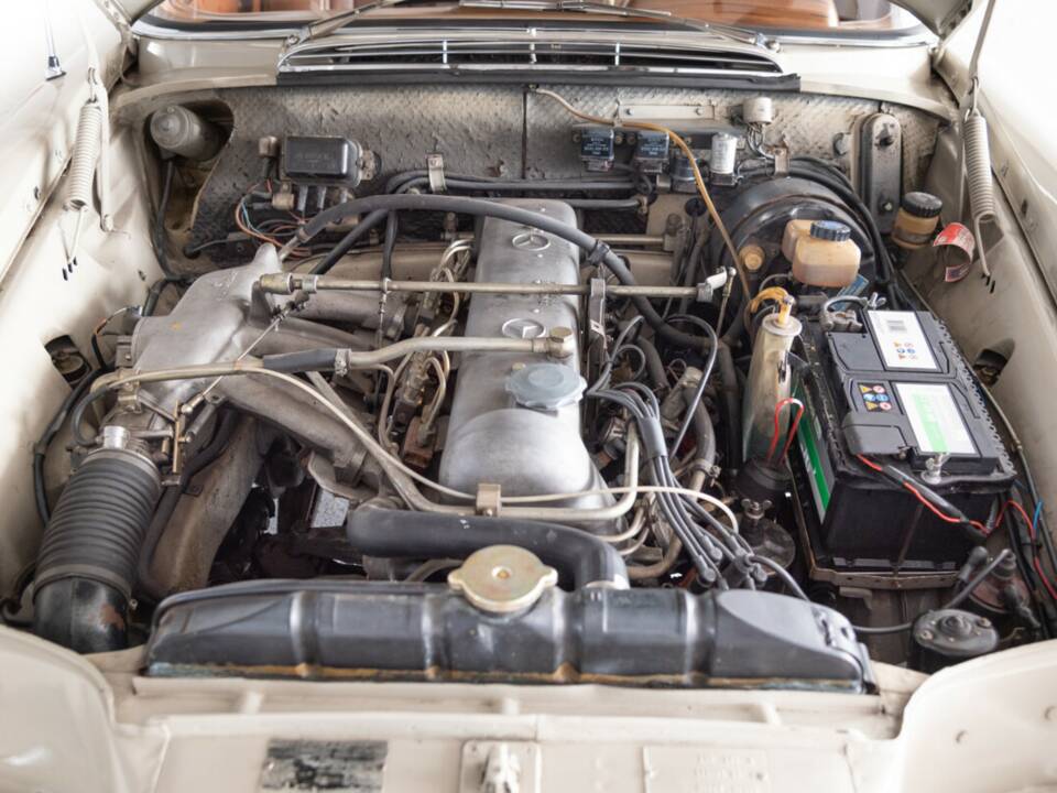 Bild 43/44 von Mercedes-Benz 220 SE b (1964)