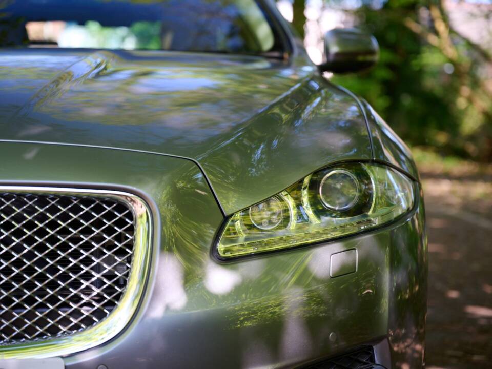 Image 49/50 of Jaguar XJ 5.0 (2012)