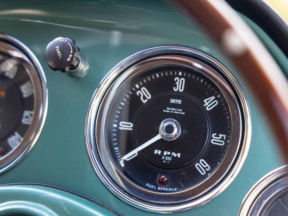 Image 15/50 of Aston Martin DB 2&#x2F;4 Mk III (1958)