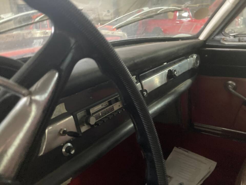 Bild 21/45 von Lancia Flaminia Coupe Pininfarina 3B (1963)