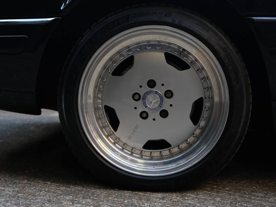 Image 29/100 of Mercedes-Benz SL 600 (1998)