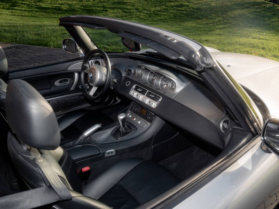 Image 59/84 of BMW Z8 (2001)