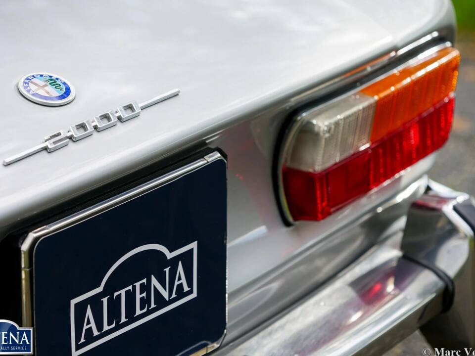 Bild 50/62 von Alfa Romeo 2000 GT Veloce (1974)