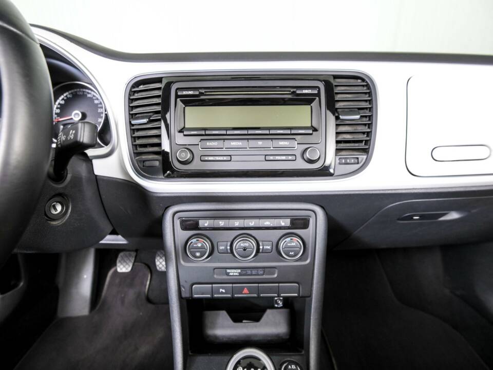 Imagen 24/50 de Volkswagen Beetle 1.2 TSI (2014)