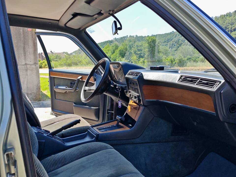 Bild 28/50 von BMW 745i (1982)
