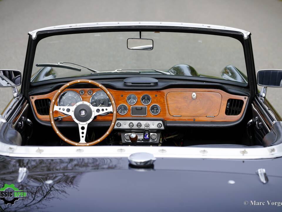 Image 10/37 of Triumph TR 4 (1965)