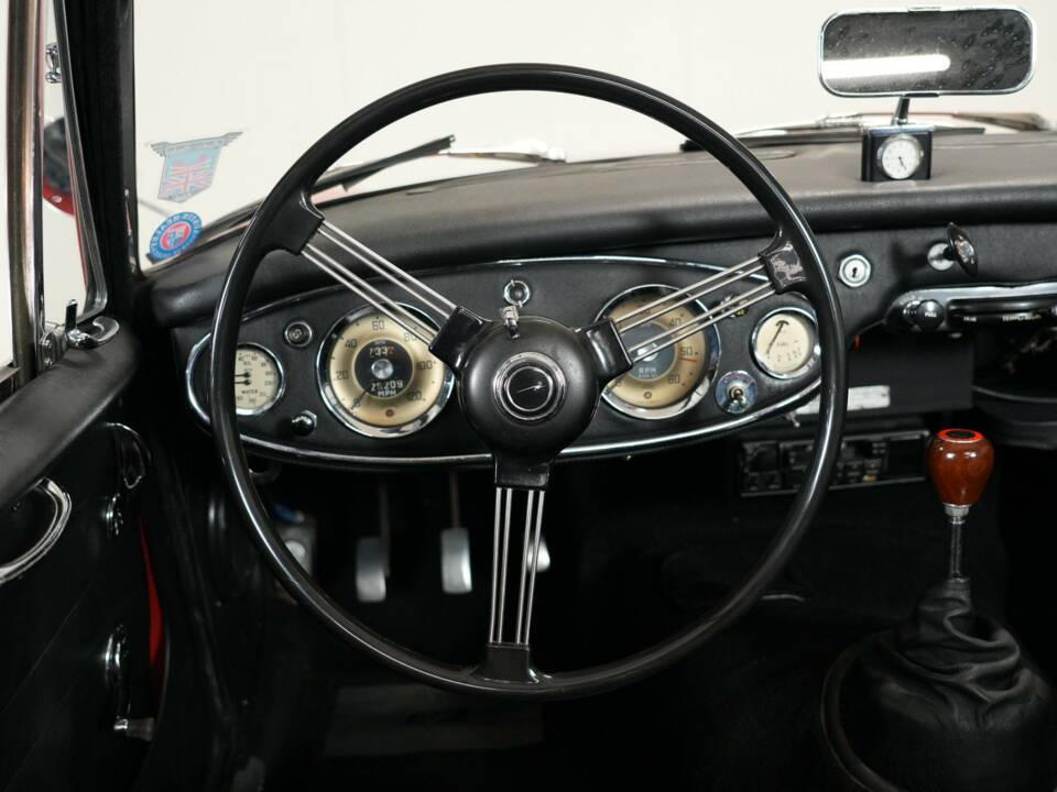 Image 8/43 of Austin-Healey 3000 Mk II (BJ7) (1963)