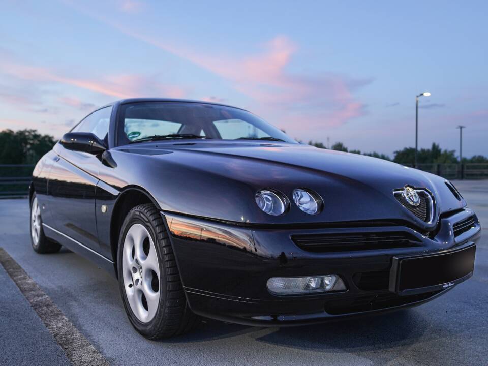 Imagen 9/90 de Alfa Romeo GTV 2.0 Twin Spark (1998)