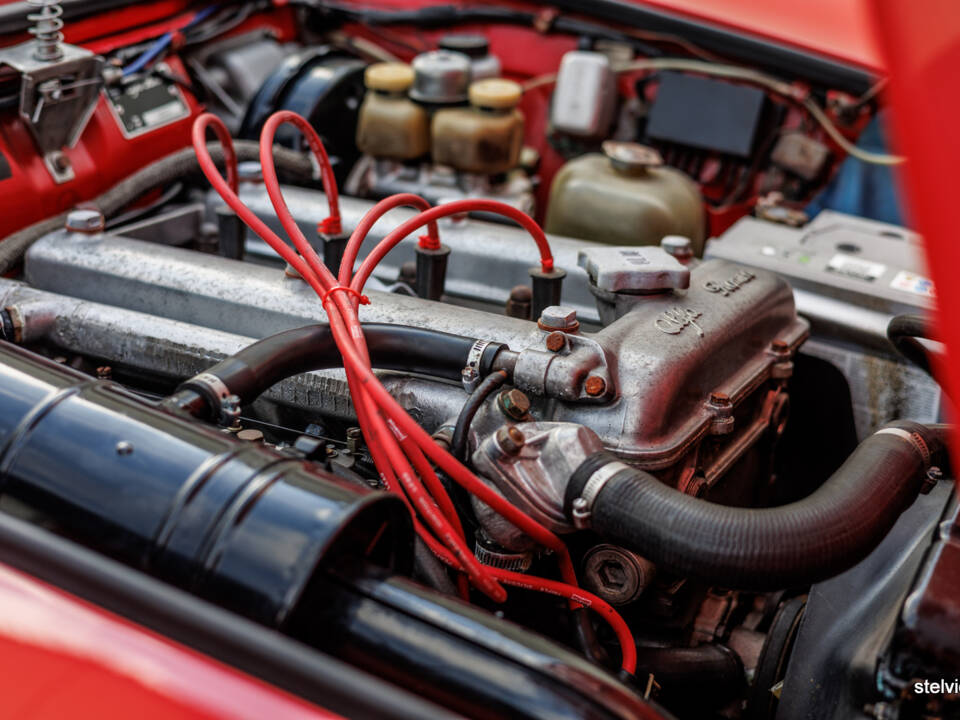Image 41/43 of Alfa Romeo 2000 GT Veloce (1972)