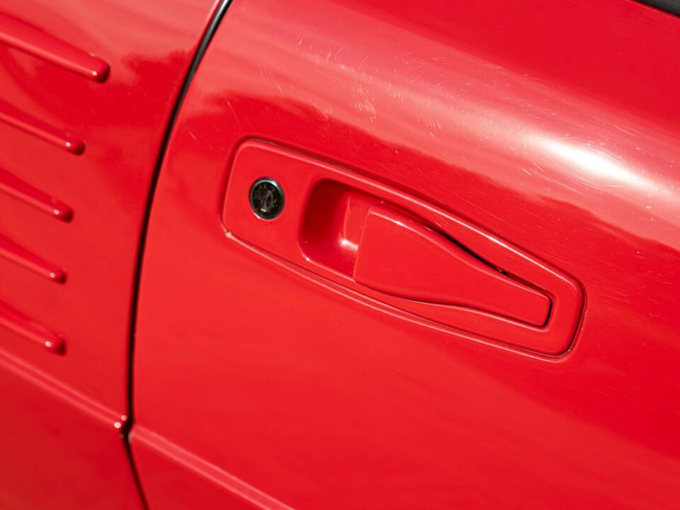 Image 30/50 of Ferrari Mondial T (1991)