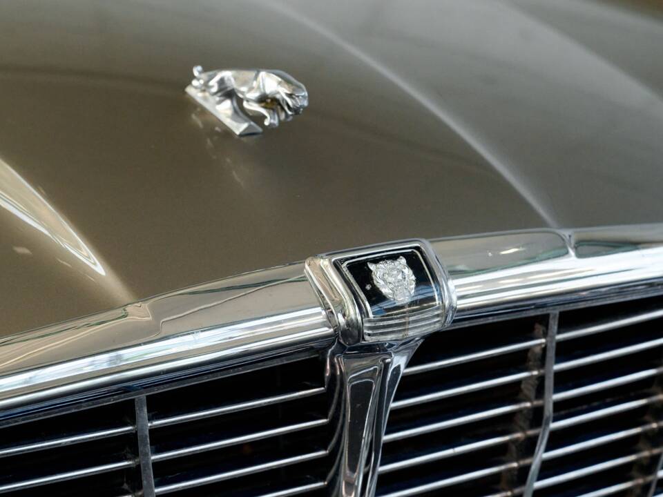 Bild 27/50 von Jaguar XJ 6 L 4.2 (1975)