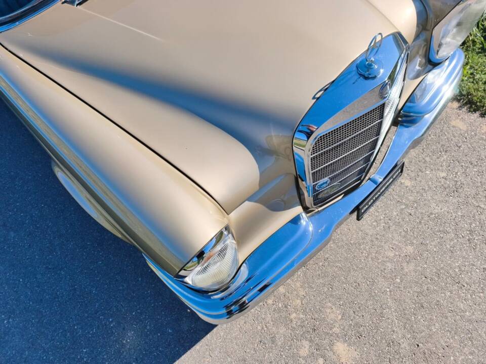 Afbeelding 17/30 van Mercedes-Benz 220 SE b (1961)