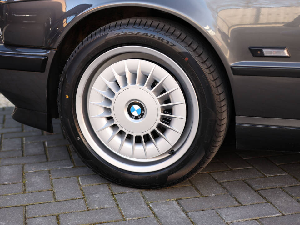 Image 96/97 of BMW M5 (1989)