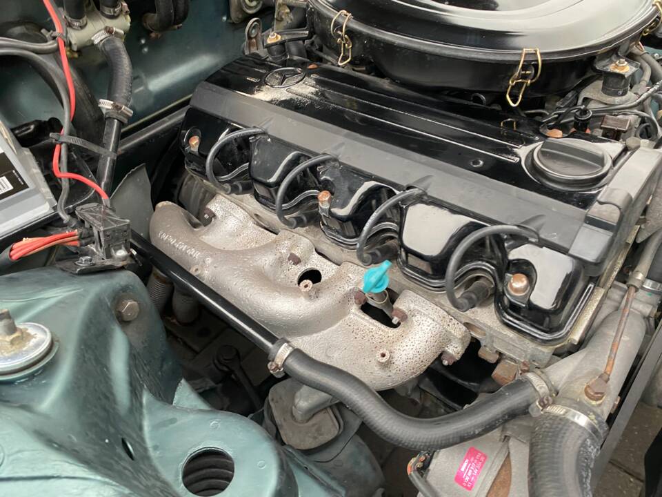 Image 52/66 of Mercedes-Benz 230 CE (1981)