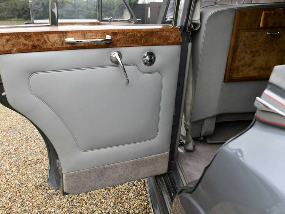 Image 29/50 of Bentley S 3 (1964)