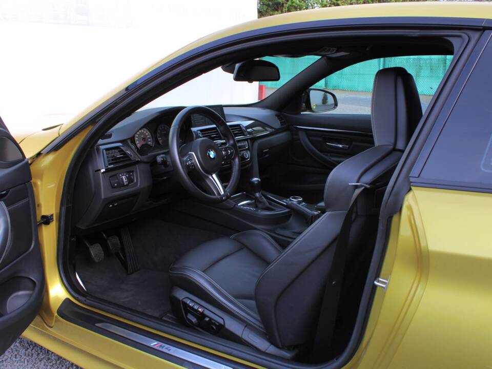 Image 29/98 of BMW M4 (2014)