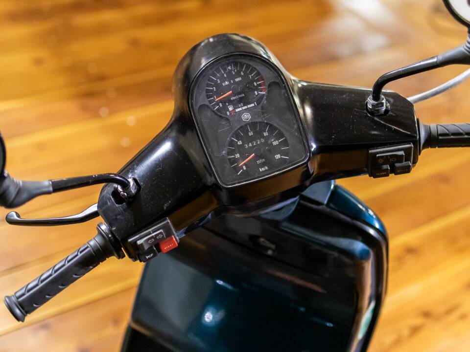 Image 10/11 de Piaggio Vespa Cosa 125 (1989)