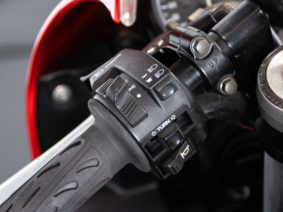 Immagine 42/50 di Honda CBR 900RR Fireblade (1996)