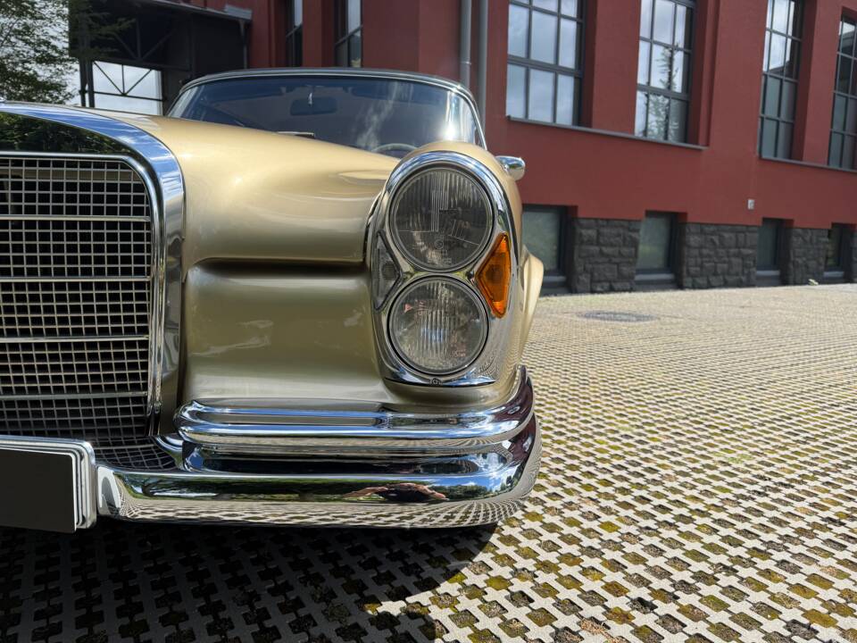 Image 4/39 de Mercedes-Benz 280 SE (1968)