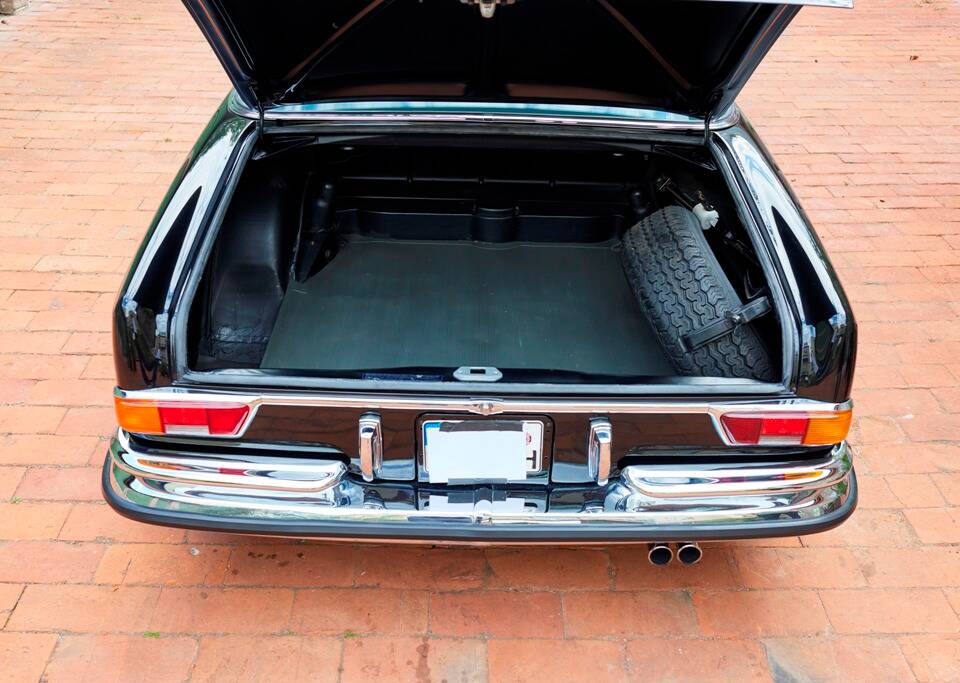 Image 128/188 of Mercedes-Benz 280 SE 3,5 (1971)