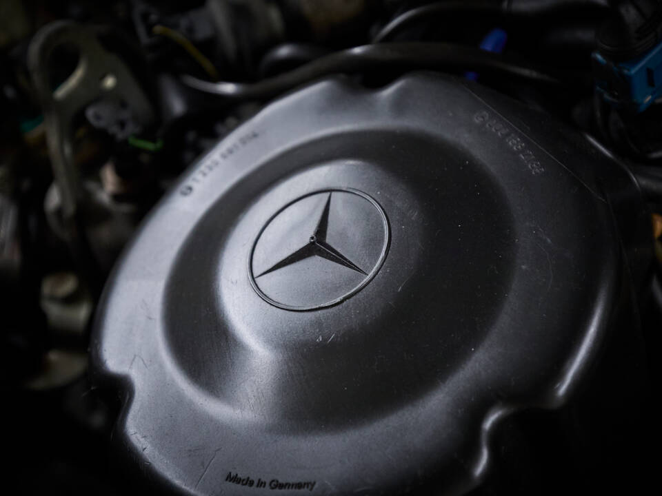 Image 68/89 of Mercedes-Benz 560 SL (1986)