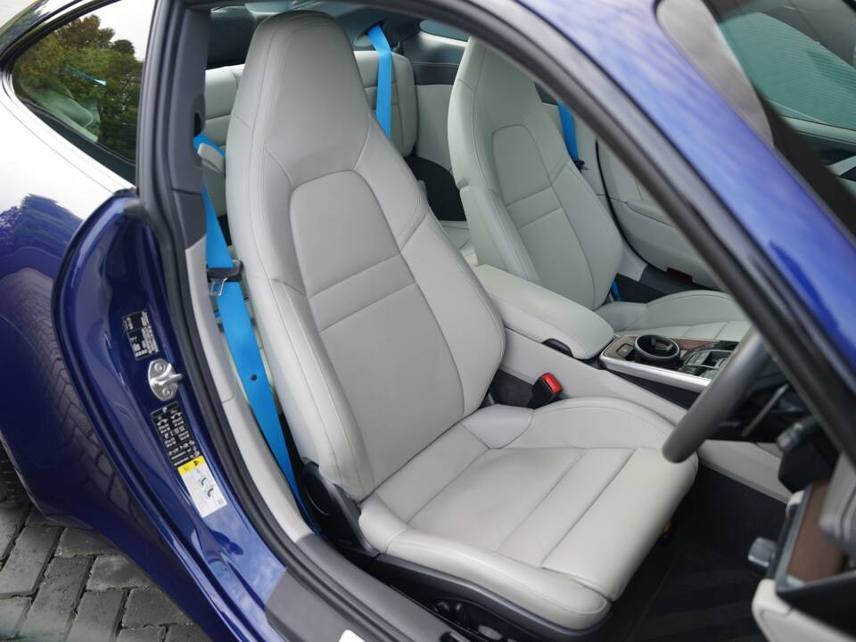 Bild 13/50 von Porsche 911 Carrera 4 GTS (2022)