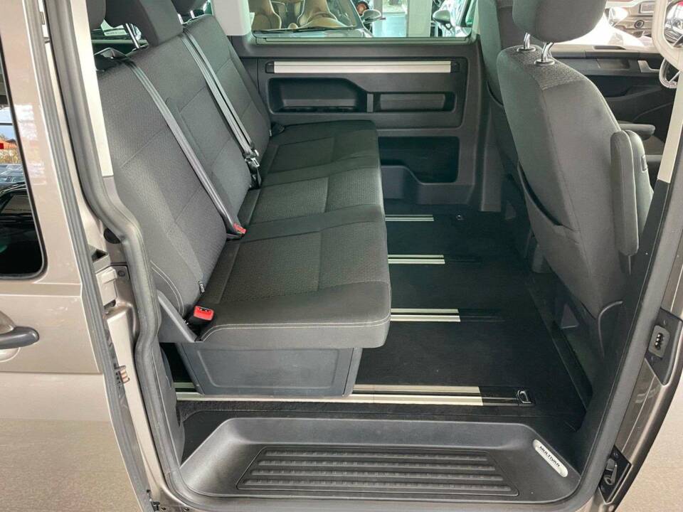 Image 16/17 of Volkswagen T6 Multivan 2.0 TDI (2017)