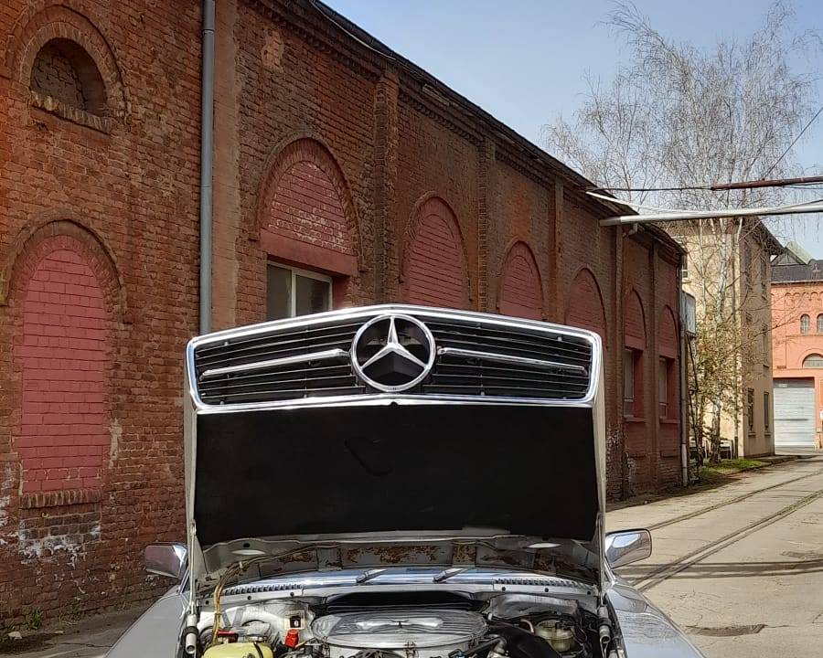 Image 19/35 of Mercedes-Benz 500 SLC (1982)
