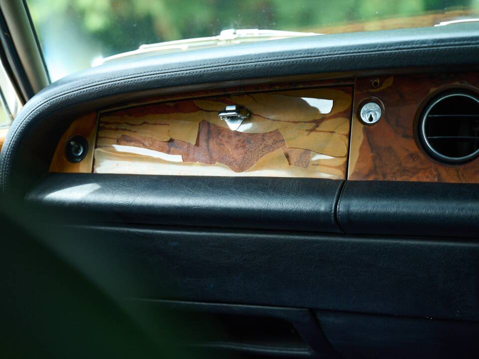 Image 36/46 of Rolls-Royce Silver Shadow I (1974)