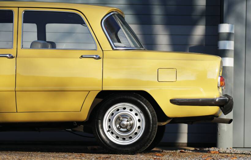 Image 8/22 de Alfa Romeo Giulia Nuova Super 1300 (1975)