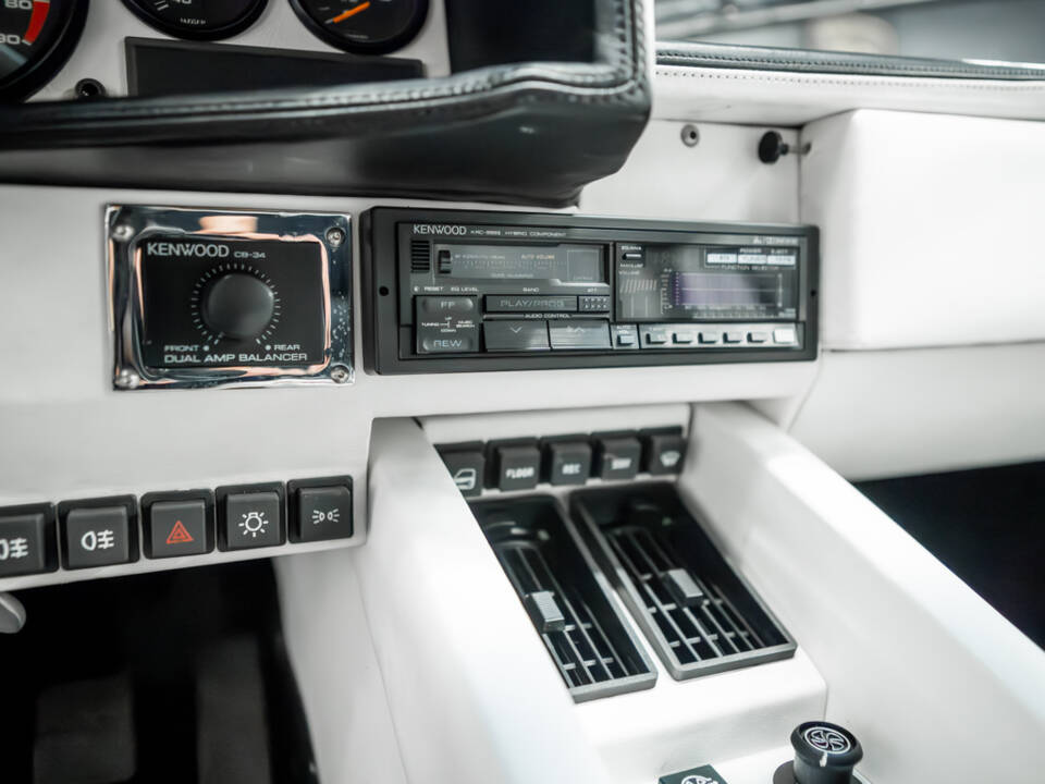 Image 22/50 of Lamborghini Countach LP 5000 S QV (1988)