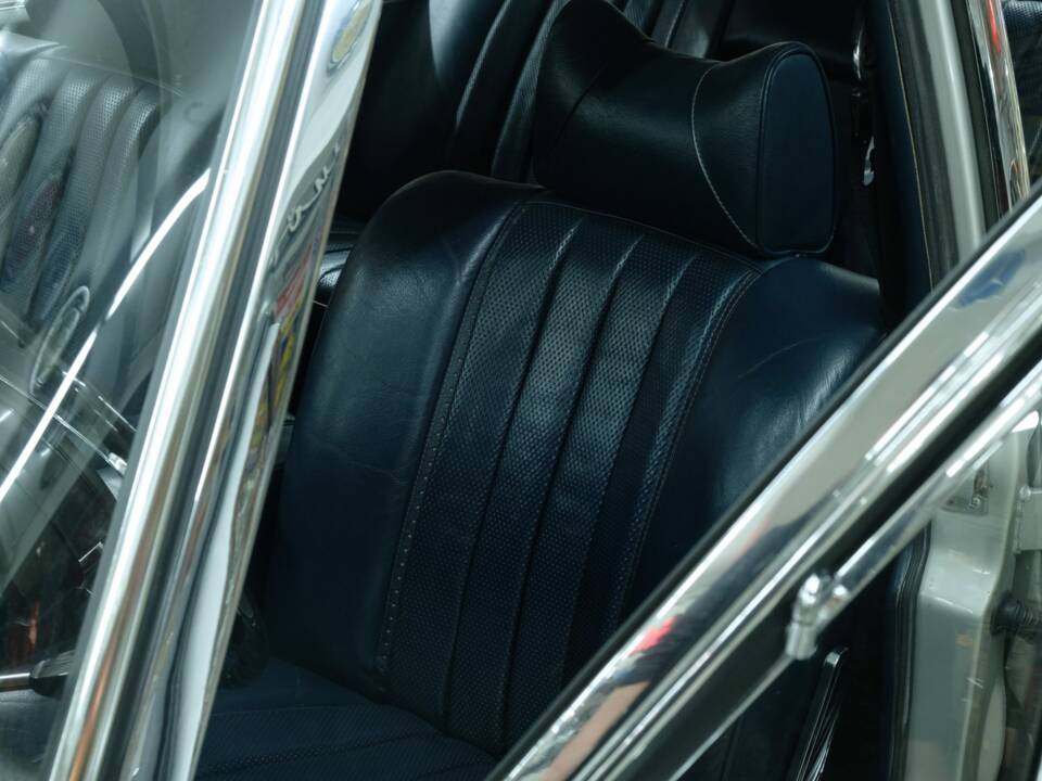 Image 30/50 of Mercedes-Benz 300 SEL 3.5 (1972)