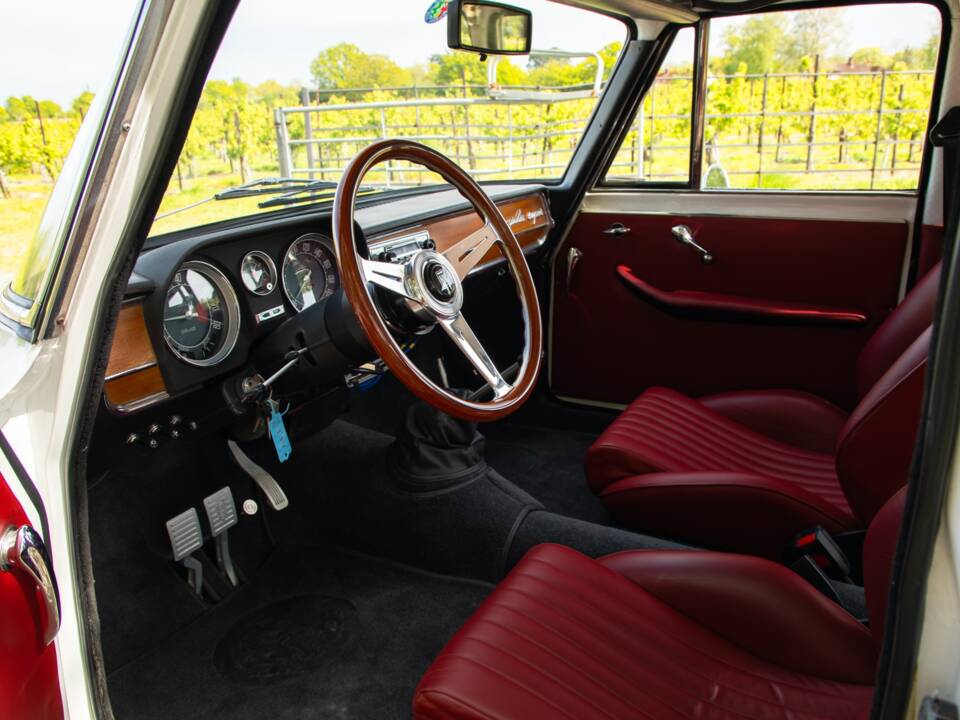 Image 18/50 de Alfa Romeo Giulia Nuova Super 1600 (1968)