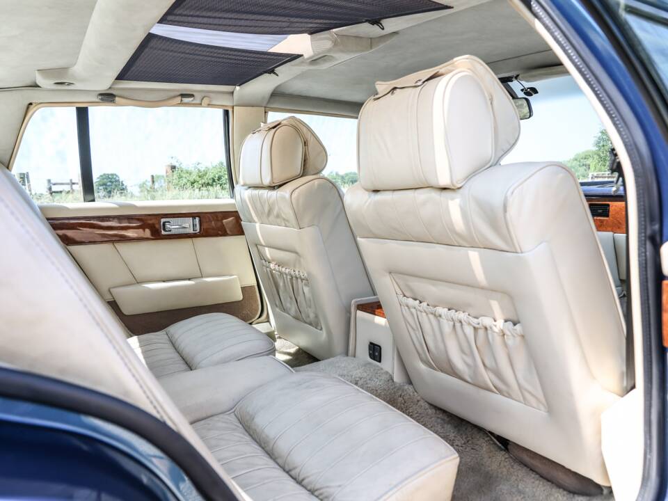 Immagine 14/28 di Aston Martin Lagonda (1987)