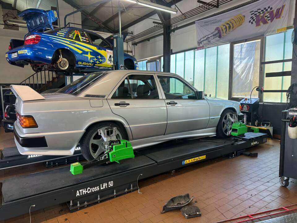 Immagine 29/49 di Mercedes-Benz 190 E (1990)