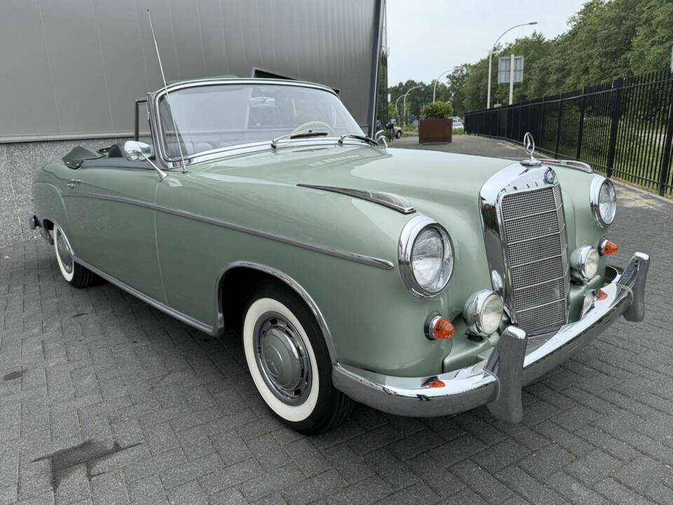 Image 7/50 of Mercedes-Benz 220 S Cabriolet (1958)