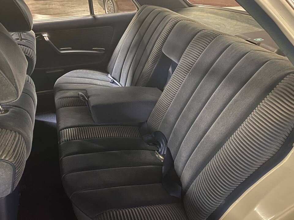 Imagen 24/27 de Mercedes-Benz 230 (1977)