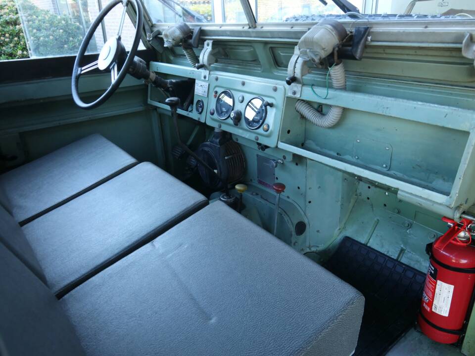 Image 40/50 of Land Rover 88 (1965)