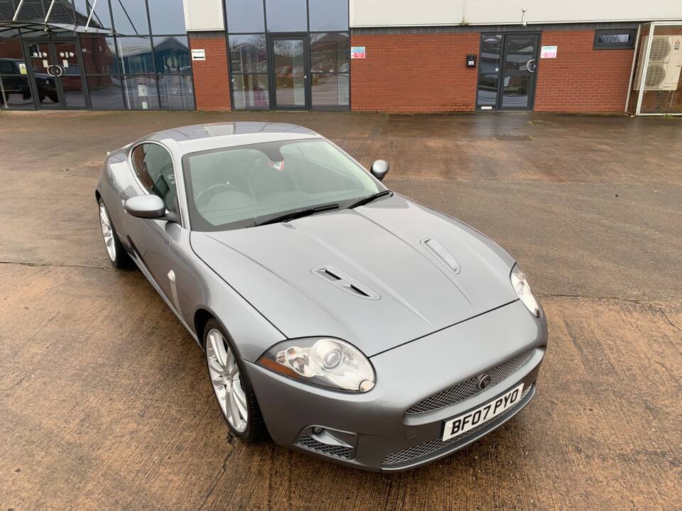 Image 2/11 of Jaguar XKR (2007)