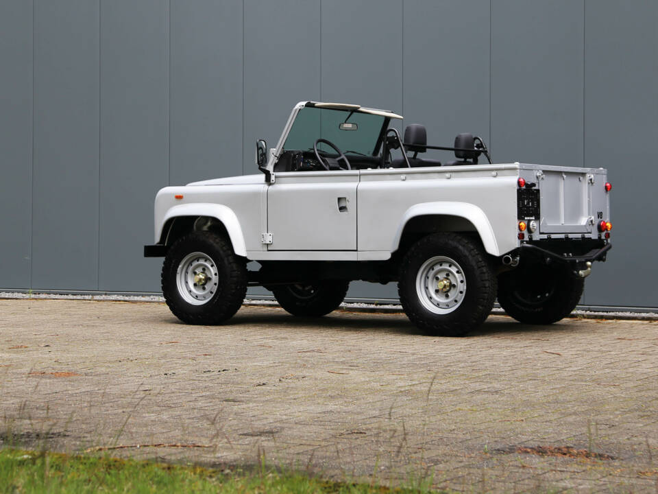 Bild 28/49 von Land Rover Defender 90 (1990)