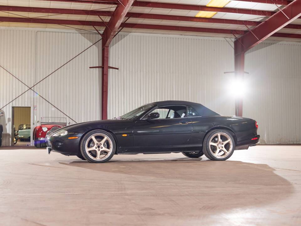 Bild 20/55 von Jaguar XKR (2000)