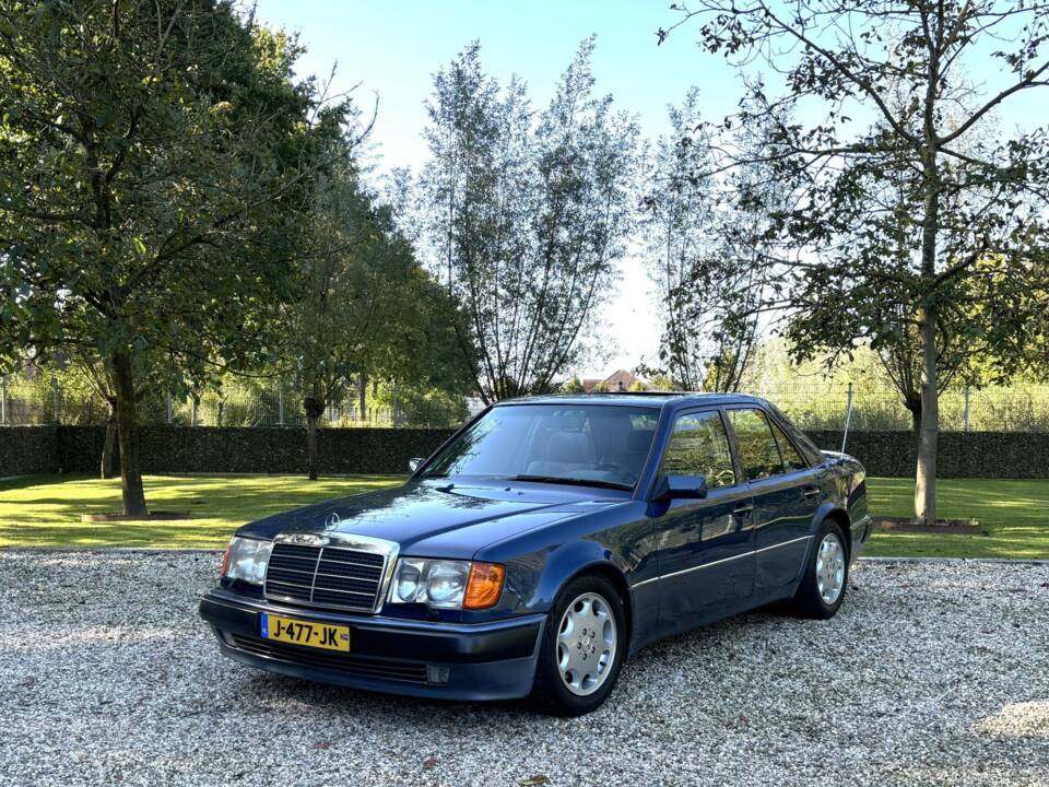 Image 10/14 de Mercedes-Benz E 500 (1993)