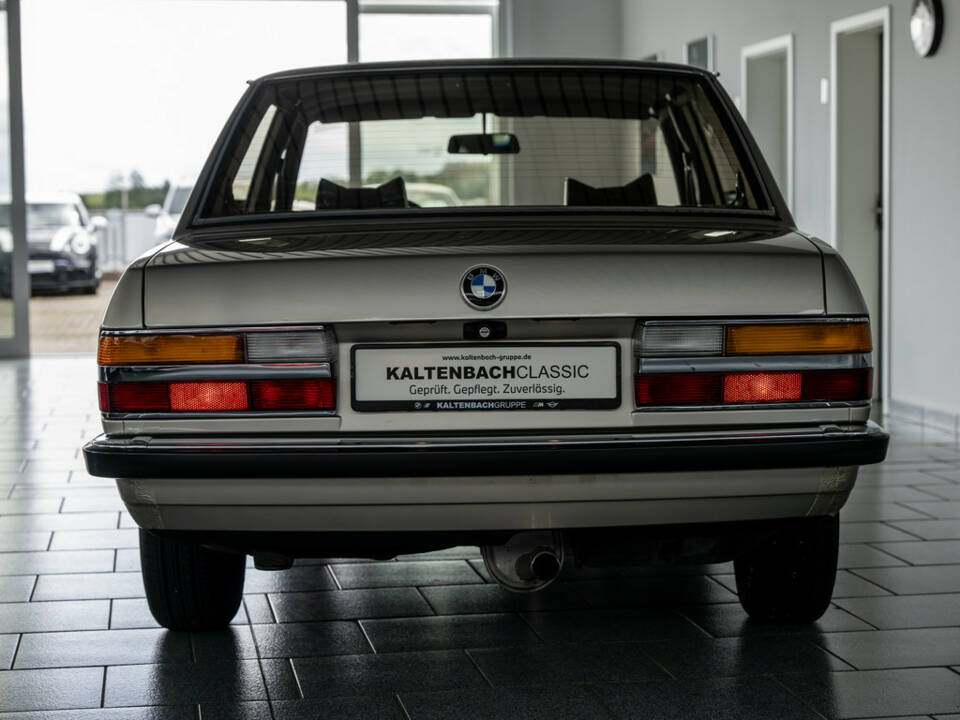 Immagine 4/25 di BMW 520i (1984)